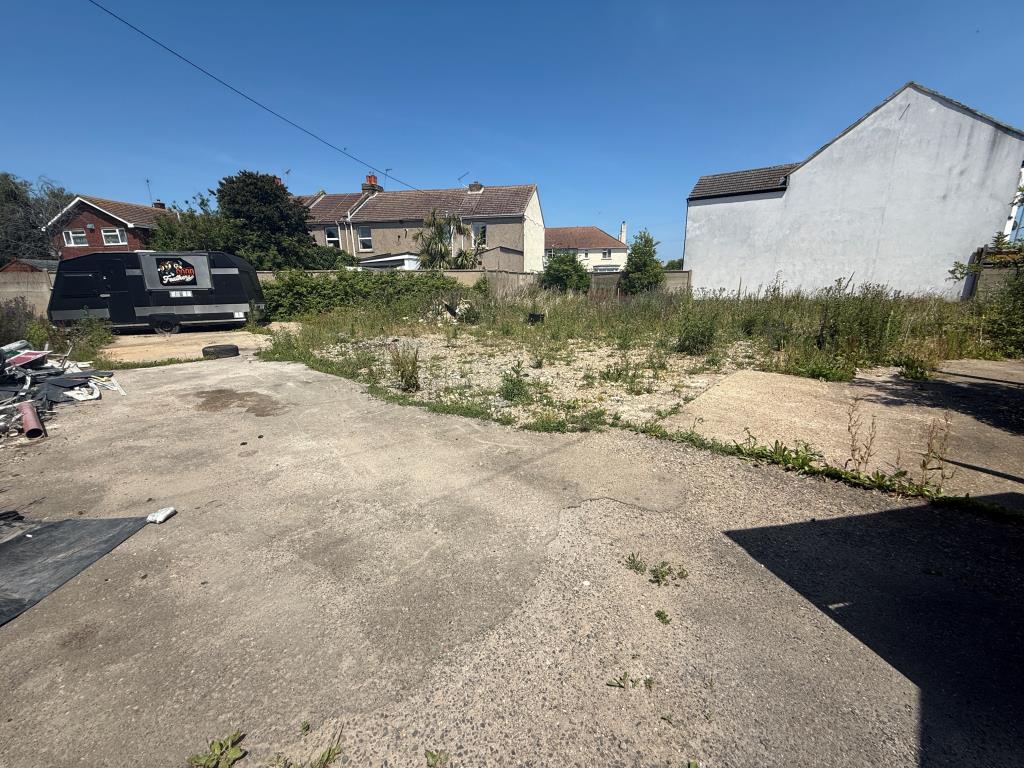 Lot: 95 - LAND WITH PLANNING FOR RESIDENTIAL DEVELOPMENT - View of site